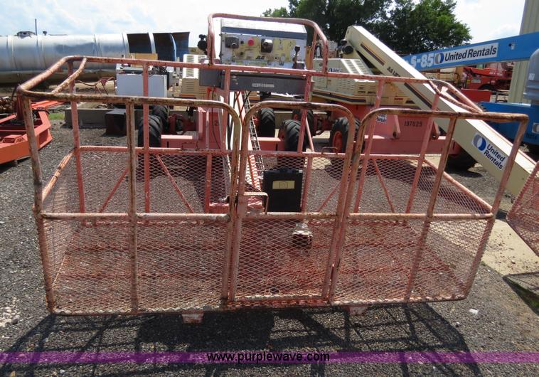 image for item B2385 2000 JLG 40H boom lift