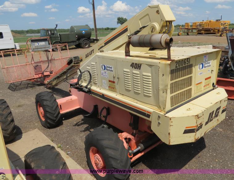 image for item B2385 2000 JLG 40H boom lift
