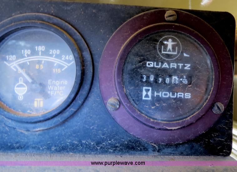 image for item B2385 2000 JLG 40H boom lift