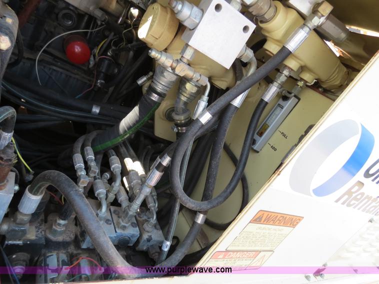 image for item B2385 2000 JLG 40H boom lift