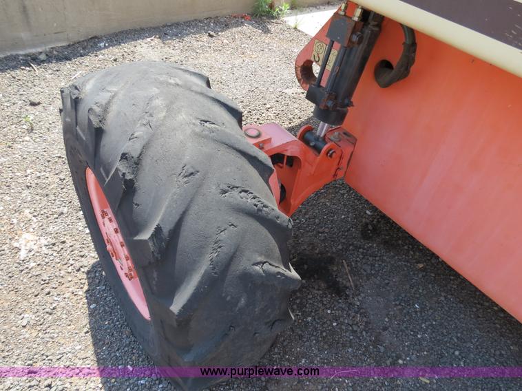 image for item B2385 2000 JLG 40H boom lift