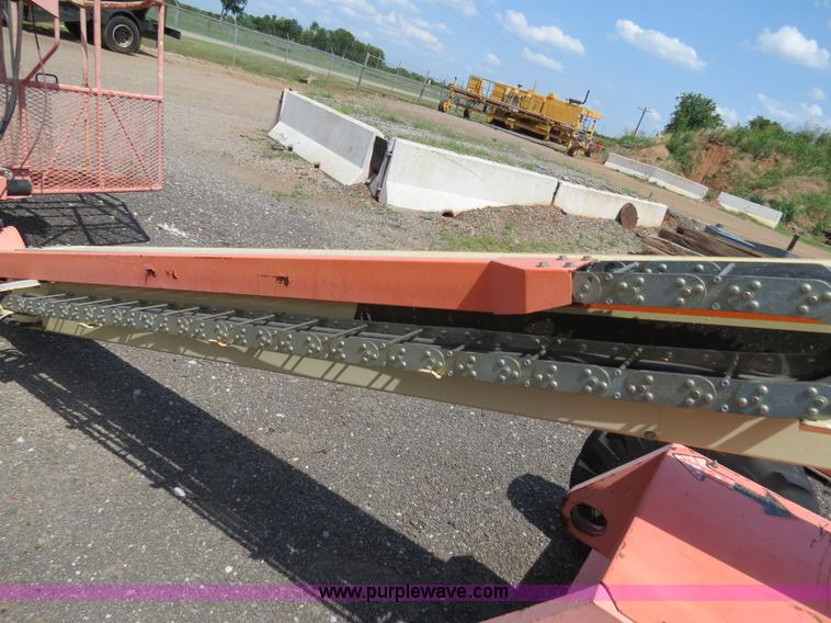 image for item B2385 2000 JLG 40H boom lift