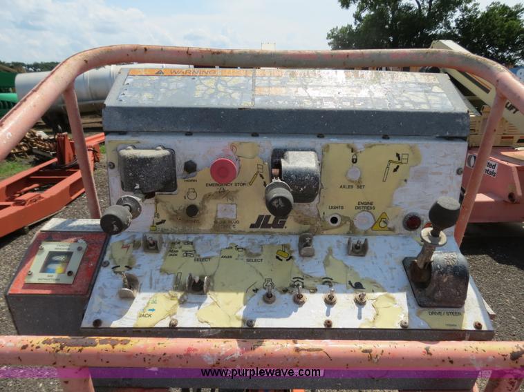 image for item B2385 2000 JLG 40H boom lift