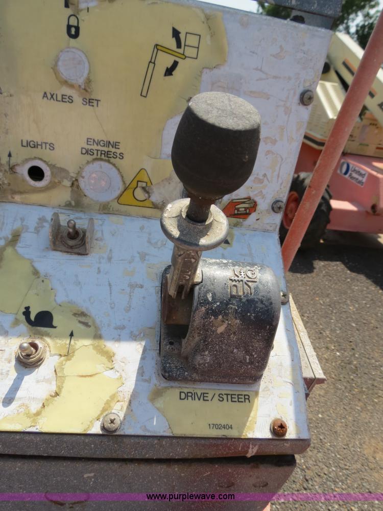 image for item B2385 2000 JLG 40H boom lift