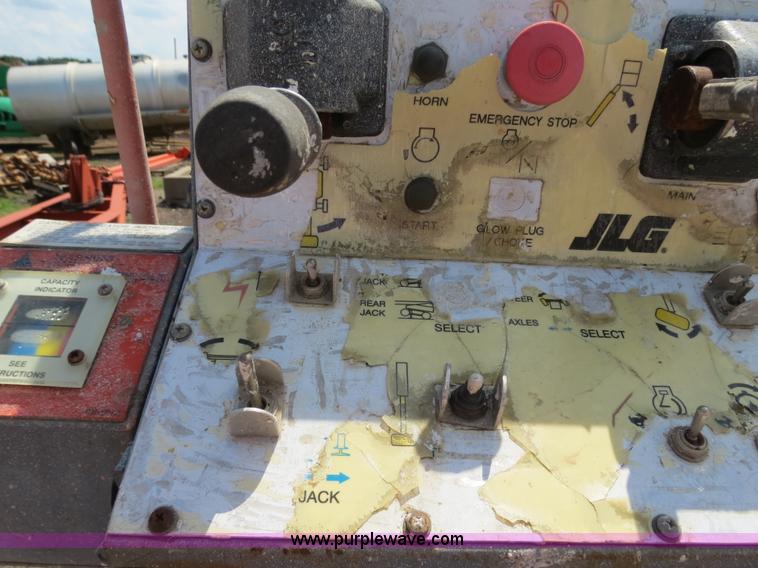 image for item B2385 2000 JLG 40H boom lift