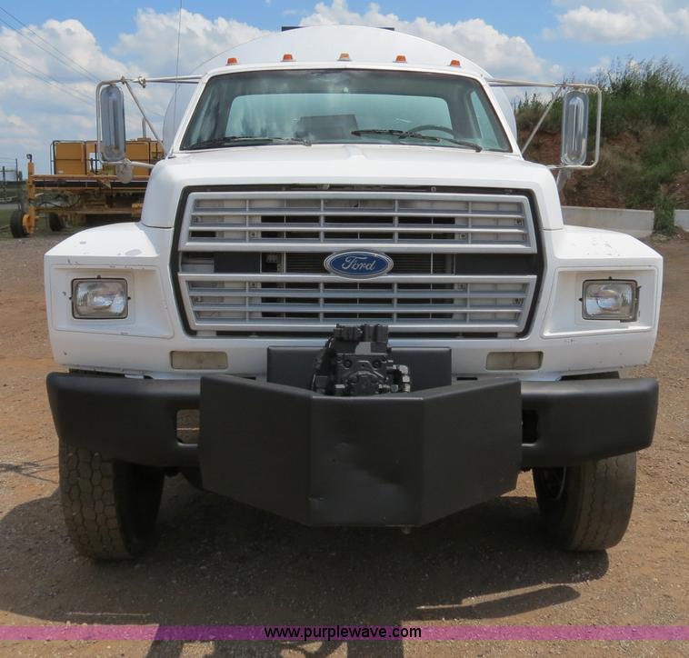 image for item B2388 1994 Ford F700 asphalt distributor truck