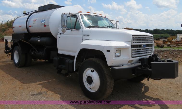 image for item B2388 1994 Ford F700 asphalt distributor truck