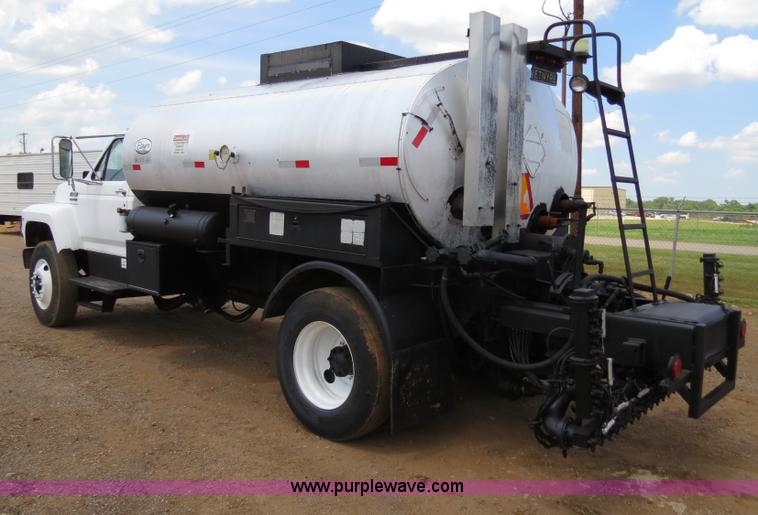 image for item B2388 1994 Ford F700 asphalt distributor truck