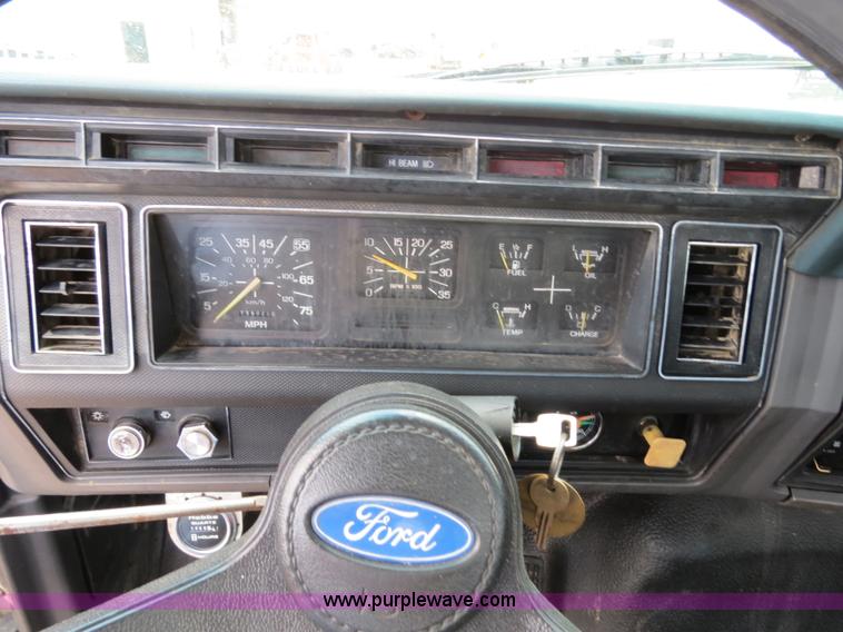 image for item B2388 1994 Ford F700 asphalt distributor truck