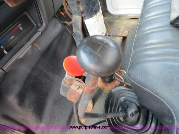 image for item B2388 1994 Ford F700 asphalt distributor truck