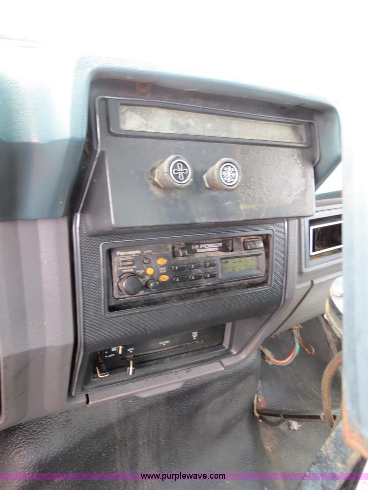 image for item B2388 1994 Ford F700 asphalt distributor truck