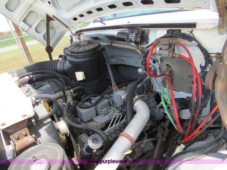 image for item B2388 1994 Ford F700 asphalt distributor truck