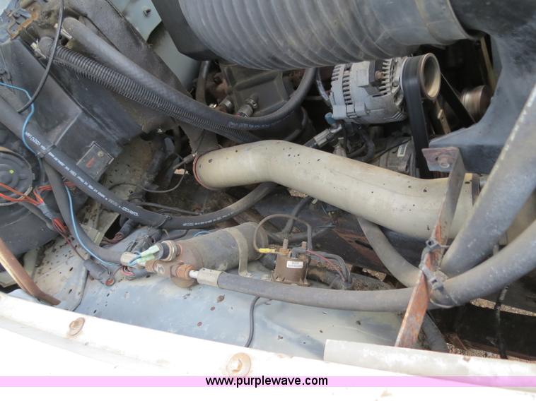 image for item B2388 1994 Ford F700 asphalt distributor truck