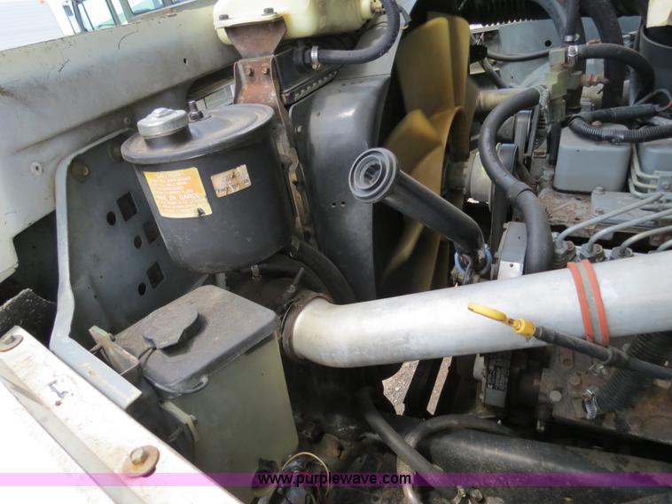 image for item B2388 1994 Ford F700 asphalt distributor truck