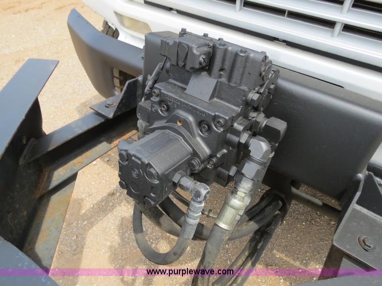 image for item B2388 1994 Ford F700 asphalt distributor truck