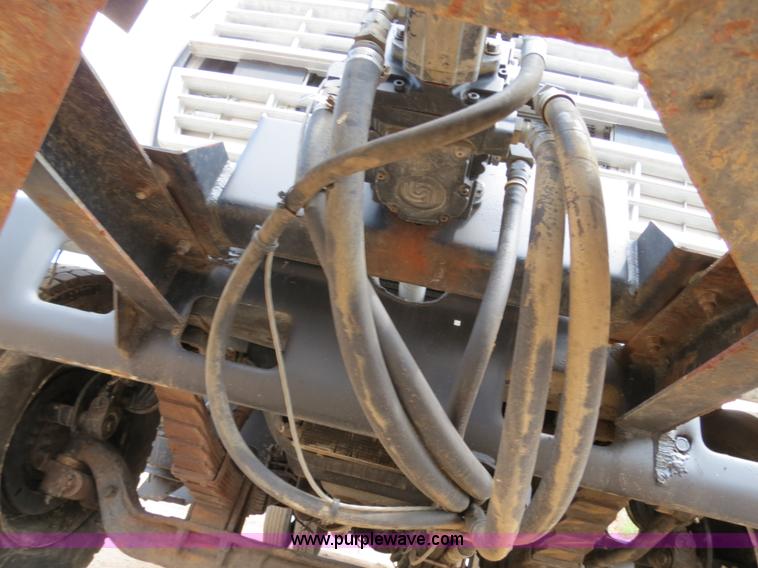 image for item B2388 1994 Ford F700 asphalt distributor truck