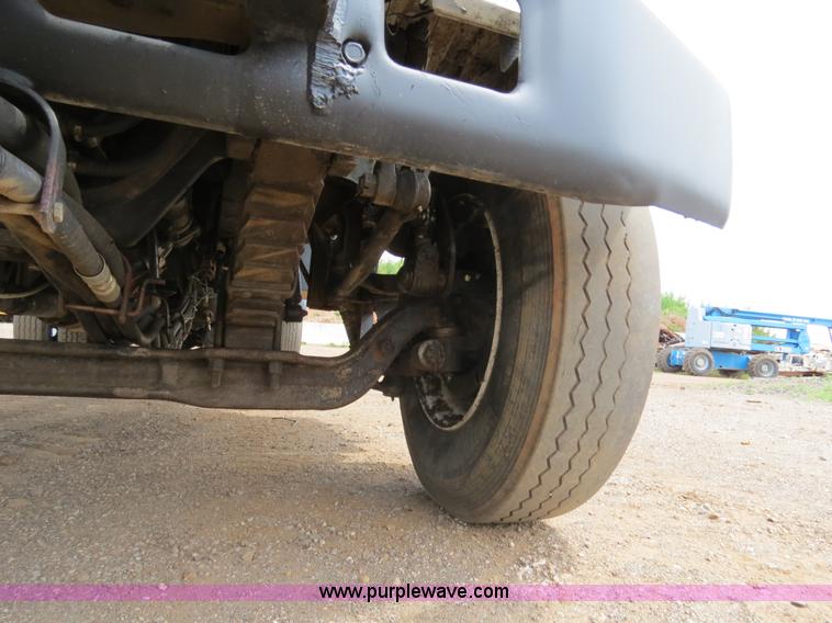 image for item B2388 1994 Ford F700 asphalt distributor truck