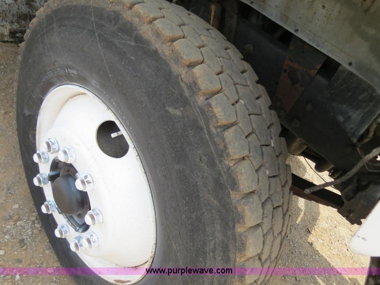 image for item B2388 1994 Ford F700 asphalt distributor truck