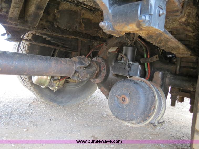 image for item B2388 1994 Ford F700 asphalt distributor truck