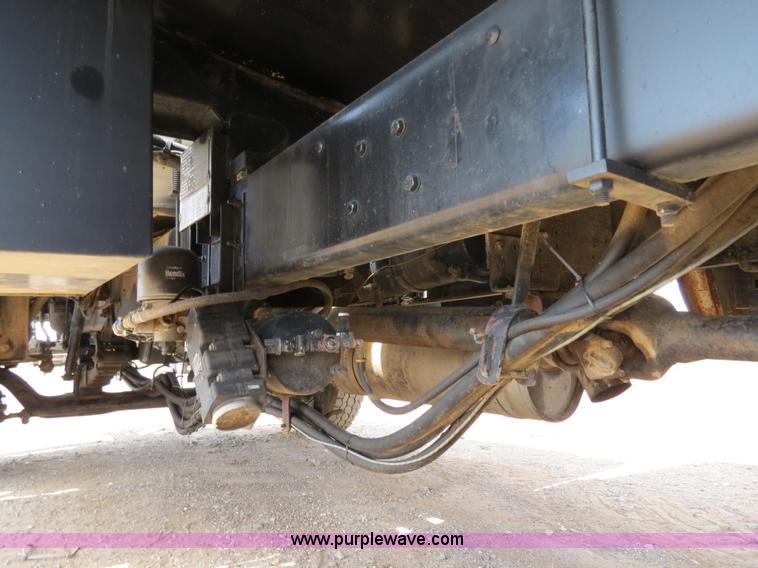 image for item B2388 1994 Ford F700 asphalt distributor truck