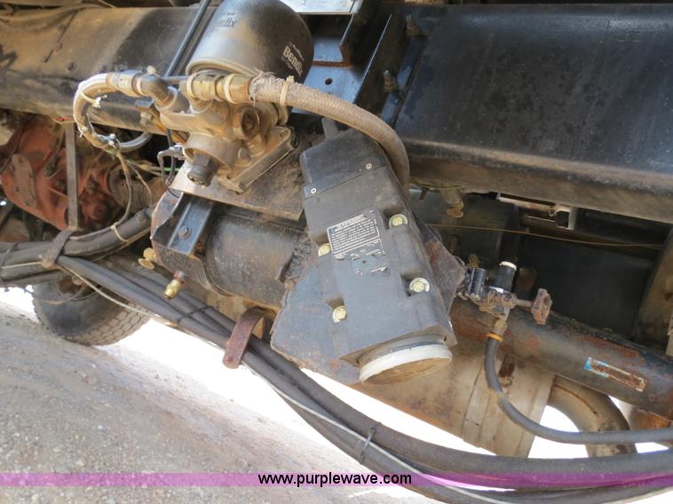 image for item B2388 1994 Ford F700 asphalt distributor truck