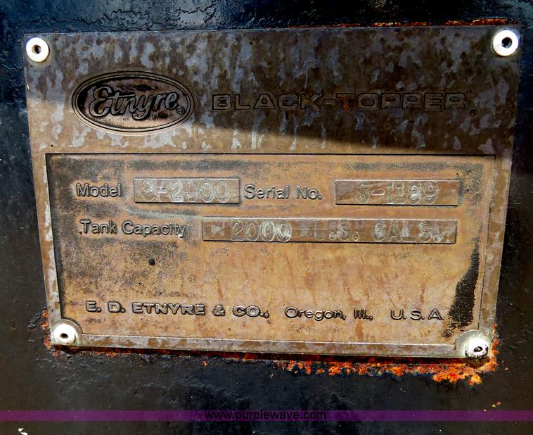 image for item B2388 1994 Ford F700 asphalt distributor truck