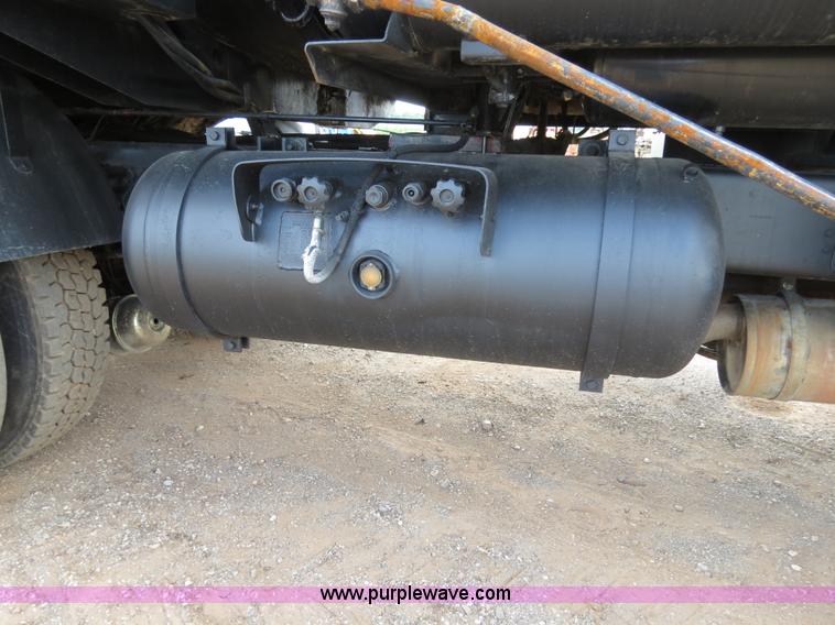 image for item B2388 1994 Ford F700 asphalt distributor truck