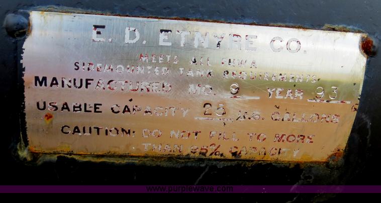 image for item B2388 1994 Ford F700 asphalt distributor truck