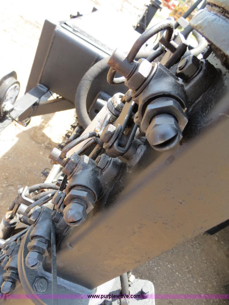 image for item B2388 1994 Ford F700 asphalt distributor truck