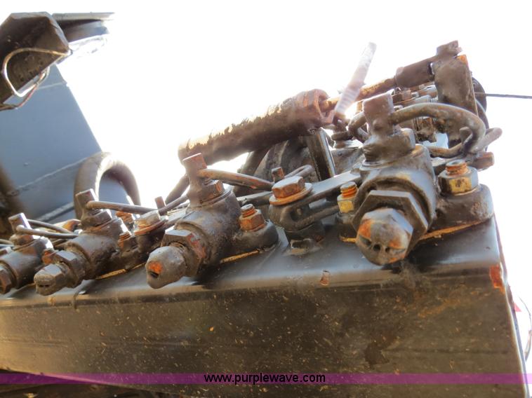 image for item B2388 1994 Ford F700 asphalt distributor truck