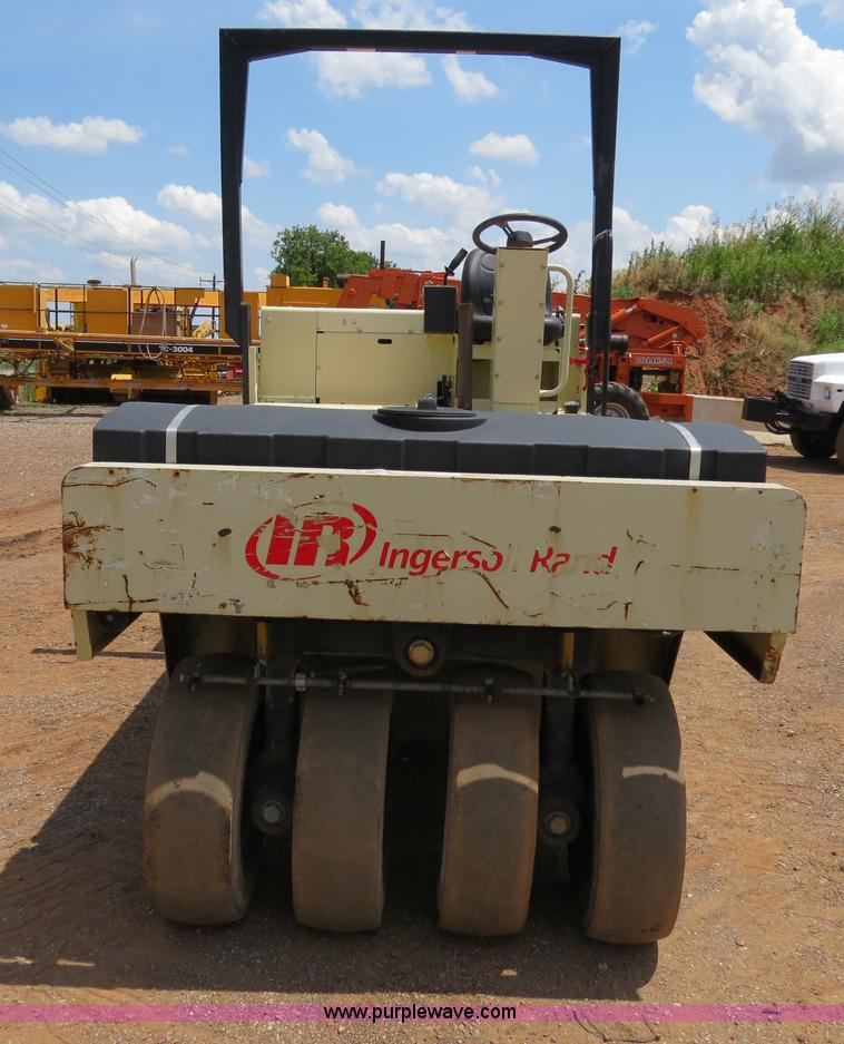 image for item B2389 2006 Ingersoll Rand PT-125R pneumatic roller
