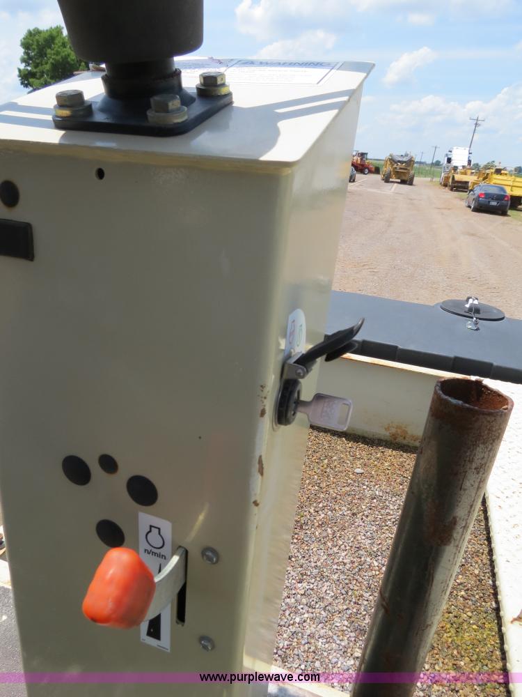 image for item B2389 2006 Ingersoll Rand PT-125R pneumatic roller