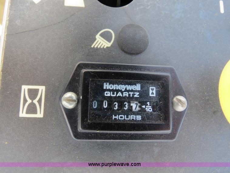 image for item B2389 2006 Ingersoll Rand PT-125R pneumatic roller