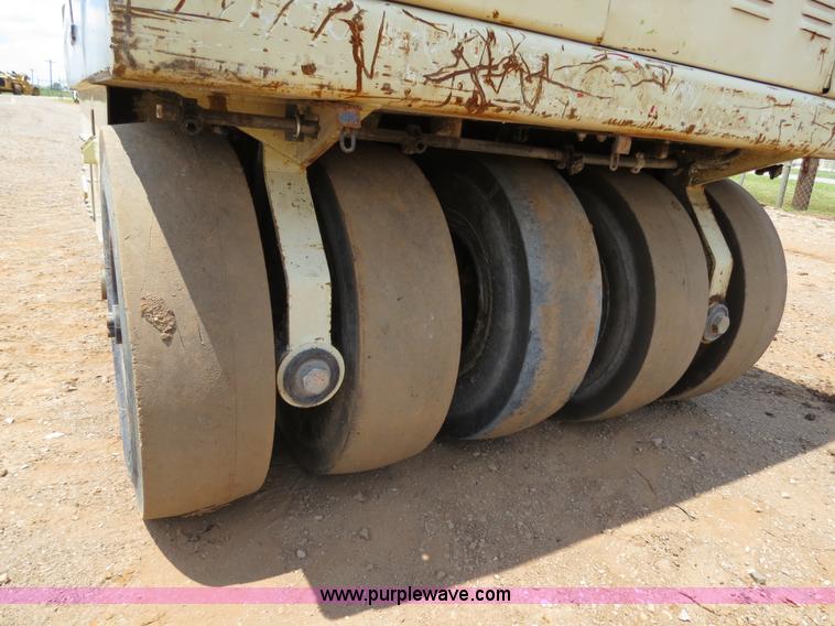 image for item B2389 2006 Ingersoll Rand PT-125R pneumatic roller