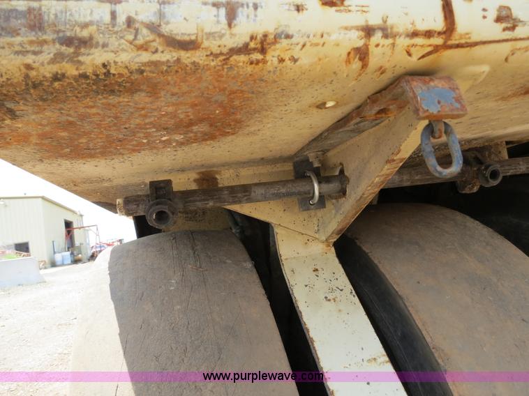 image for item B2389 2006 Ingersoll Rand PT-125R pneumatic roller