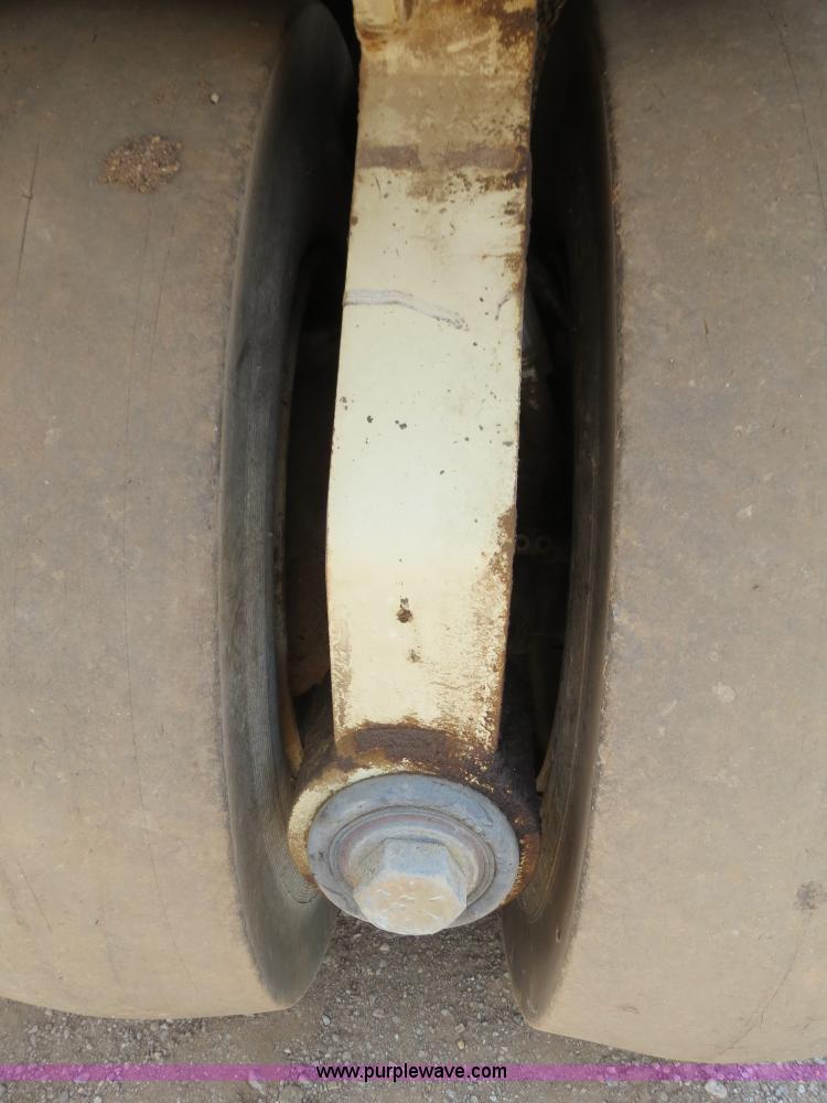 image for item B2389 2006 Ingersoll Rand PT-125R pneumatic roller