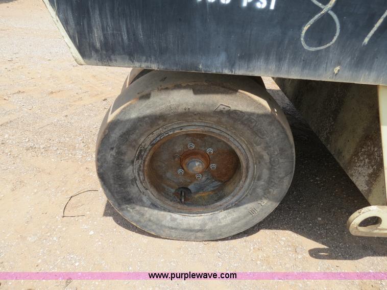 image for item B2389 2006 Ingersoll Rand PT-125R pneumatic roller