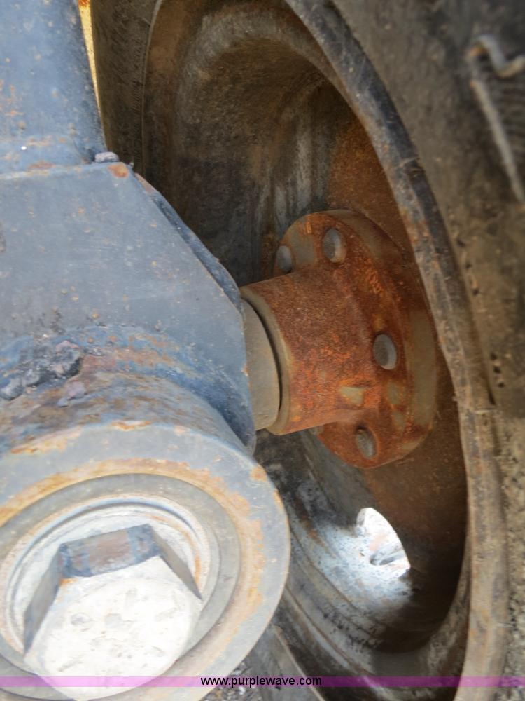 image for item B2389 2006 Ingersoll Rand PT-125R pneumatic roller