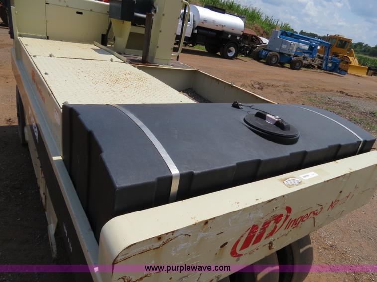 image for item B2389 2006 Ingersoll Rand PT-125R pneumatic roller