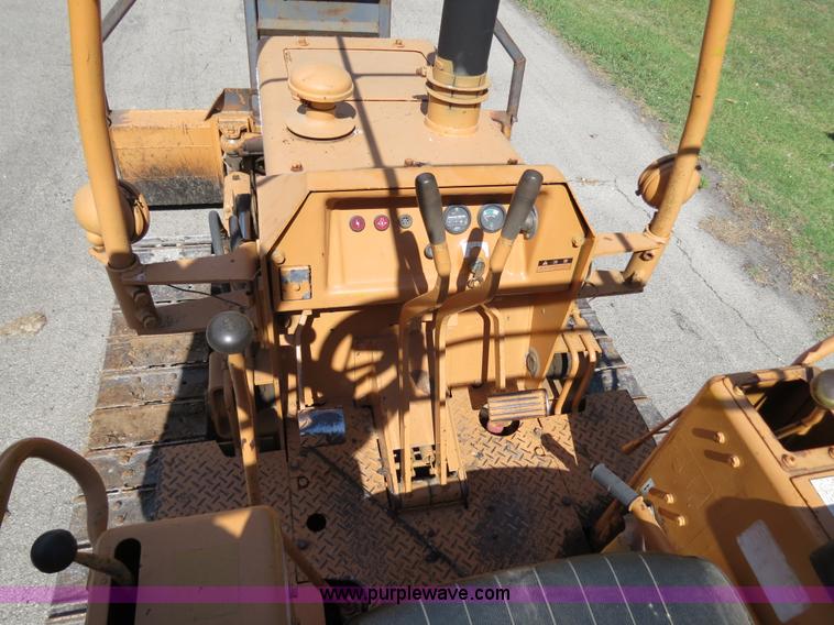 image for item B2392 1982 Komatsu D20A-5 dozer