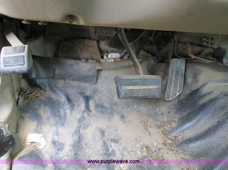 image for item B2401 1998 Chevrolet 3500 flatbed pickup truck