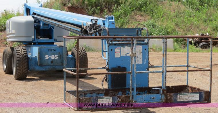 image for item B2408 1999 Genie S85 boom lift