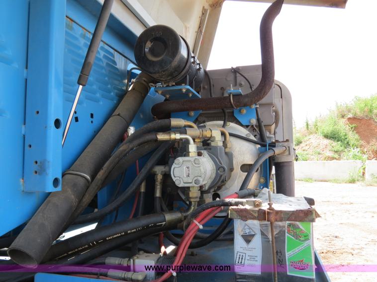 image for item B2408 1999 Genie S85 boom lift