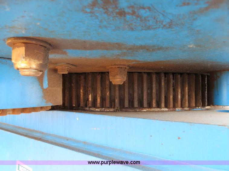 image for item B2408 1999 Genie S85 boom lift