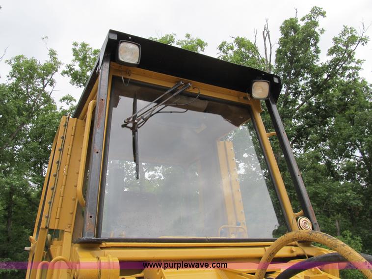 image for item B2721 1994 Caterpillar 953B track loader