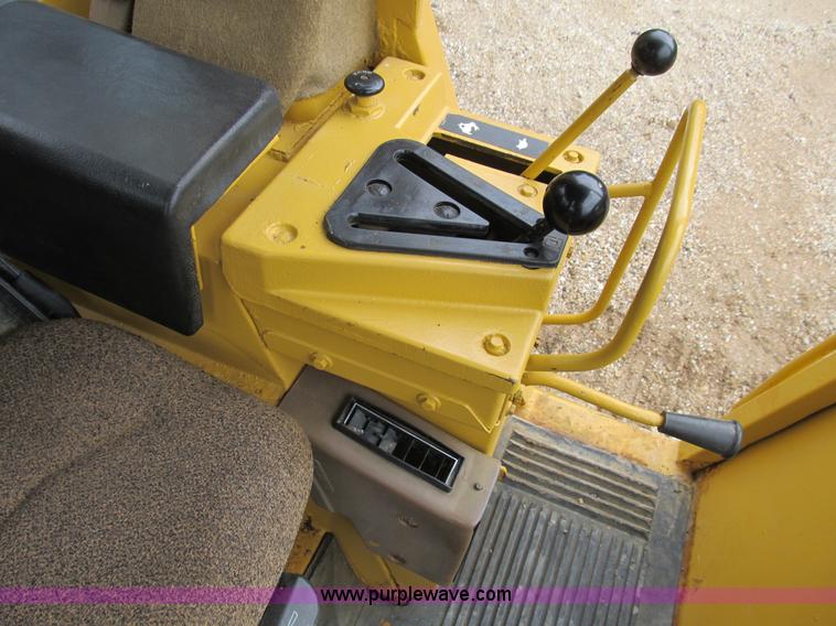 image for item B2721 1994 Caterpillar 953B track loader