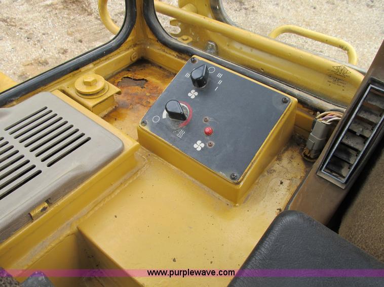 image for item B2721 1994 Caterpillar 953B track loader