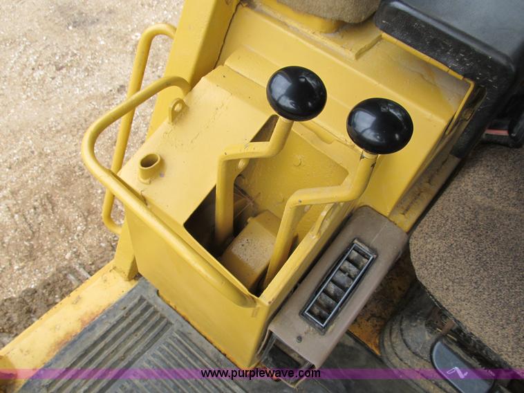 image for item B2721 1994 Caterpillar 953B track loader