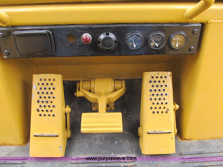 image for item B2721 1994 Caterpillar 953B track loader