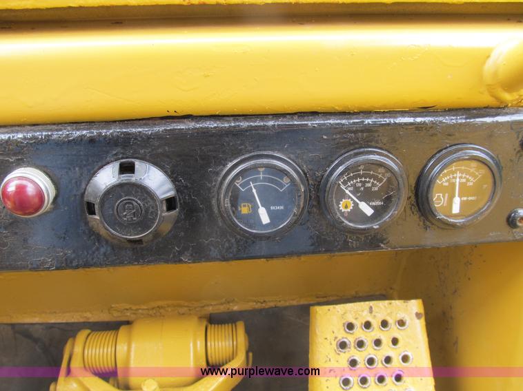 image for item B2721 1994 Caterpillar 953B track loader